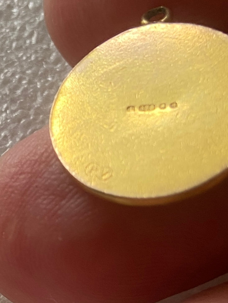 9ct vintage Leo charm / pendant. By P. Vincze circa 1975 2.3 grams