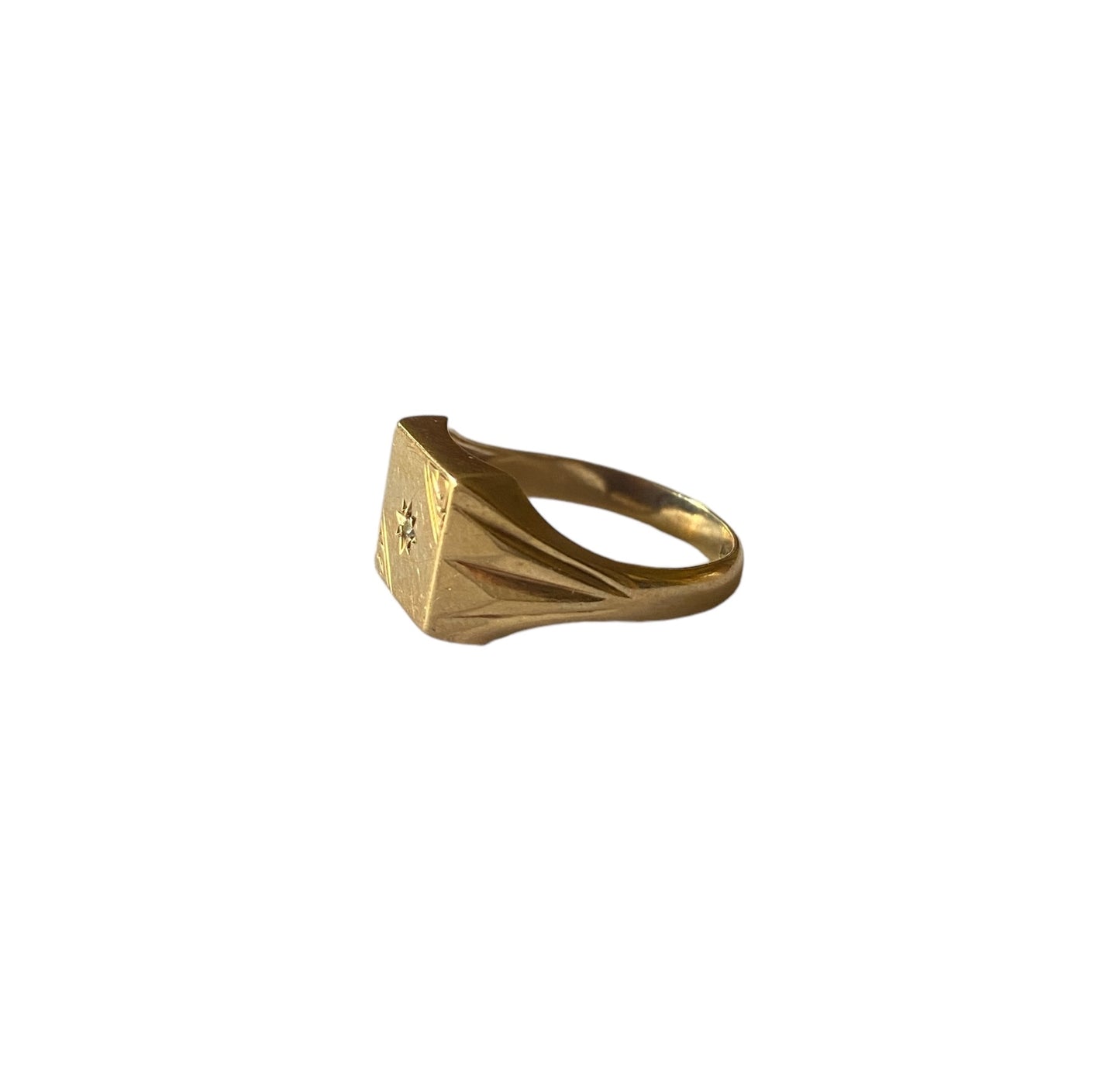 9ct vintage signet ring with star. rust diamond circa 1980 size O 1/2