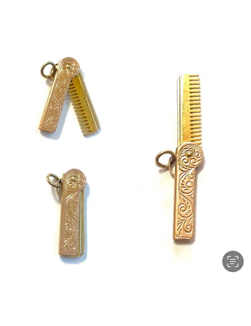 9ct vintage comb charm / pendant retractable circa 1968