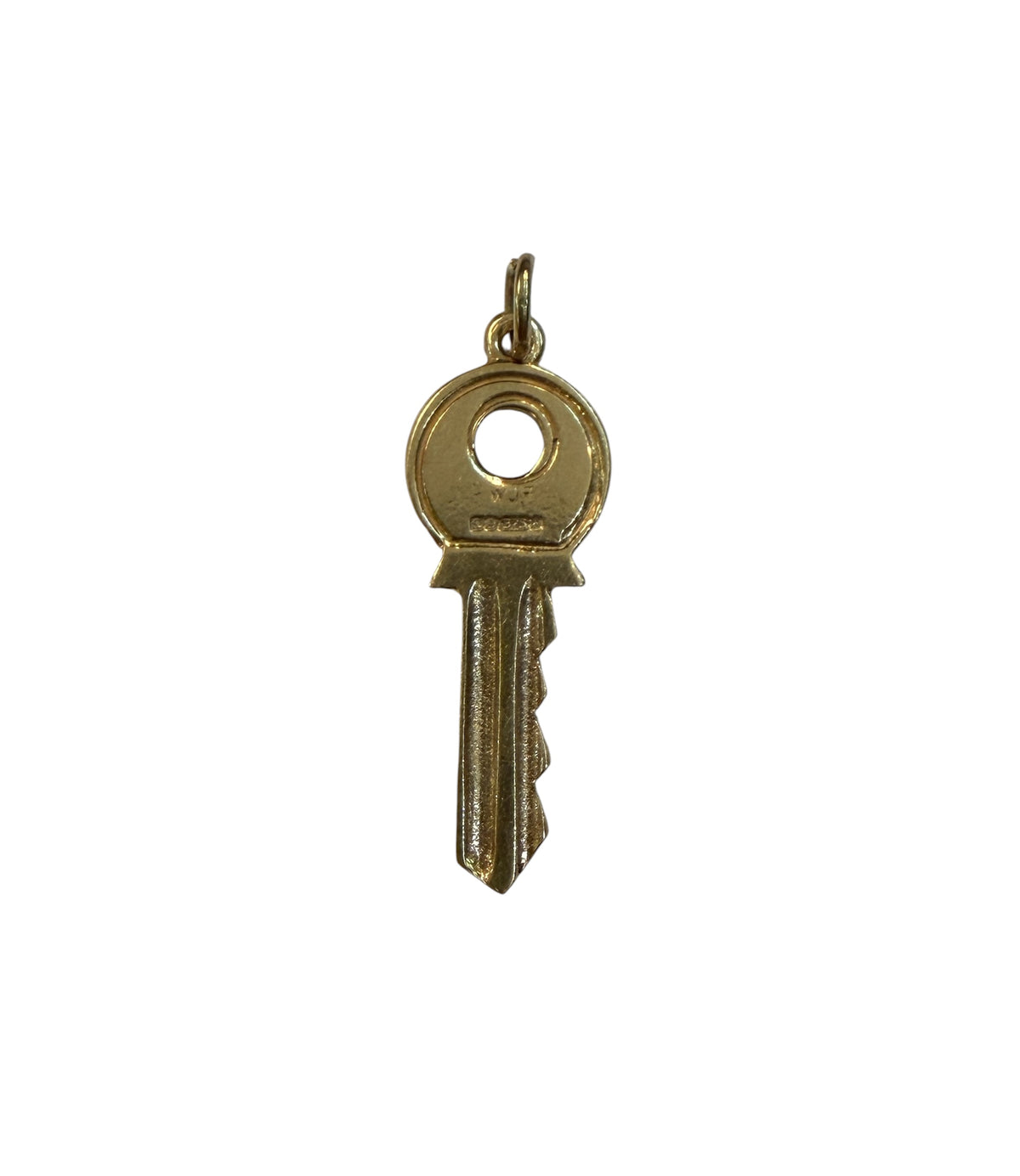 9ct vintage key charm. maker WJP circa 1979 sheffield. 2.63g