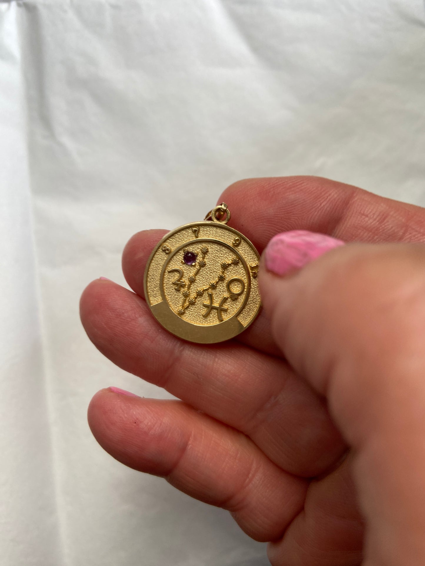 10ct pisces charm / pendant with celestial signs