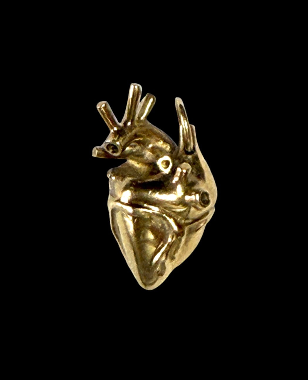 9ct preowned realistic heart charm / pendant 3.93g