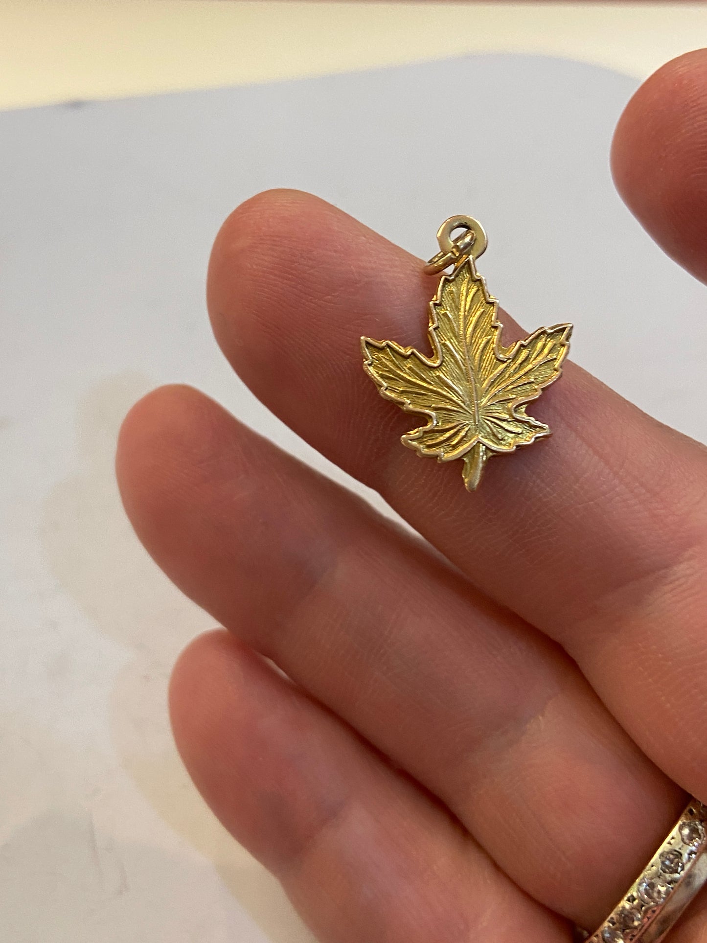 10ct vintage maple leaf charm, canadian maple leaf charm