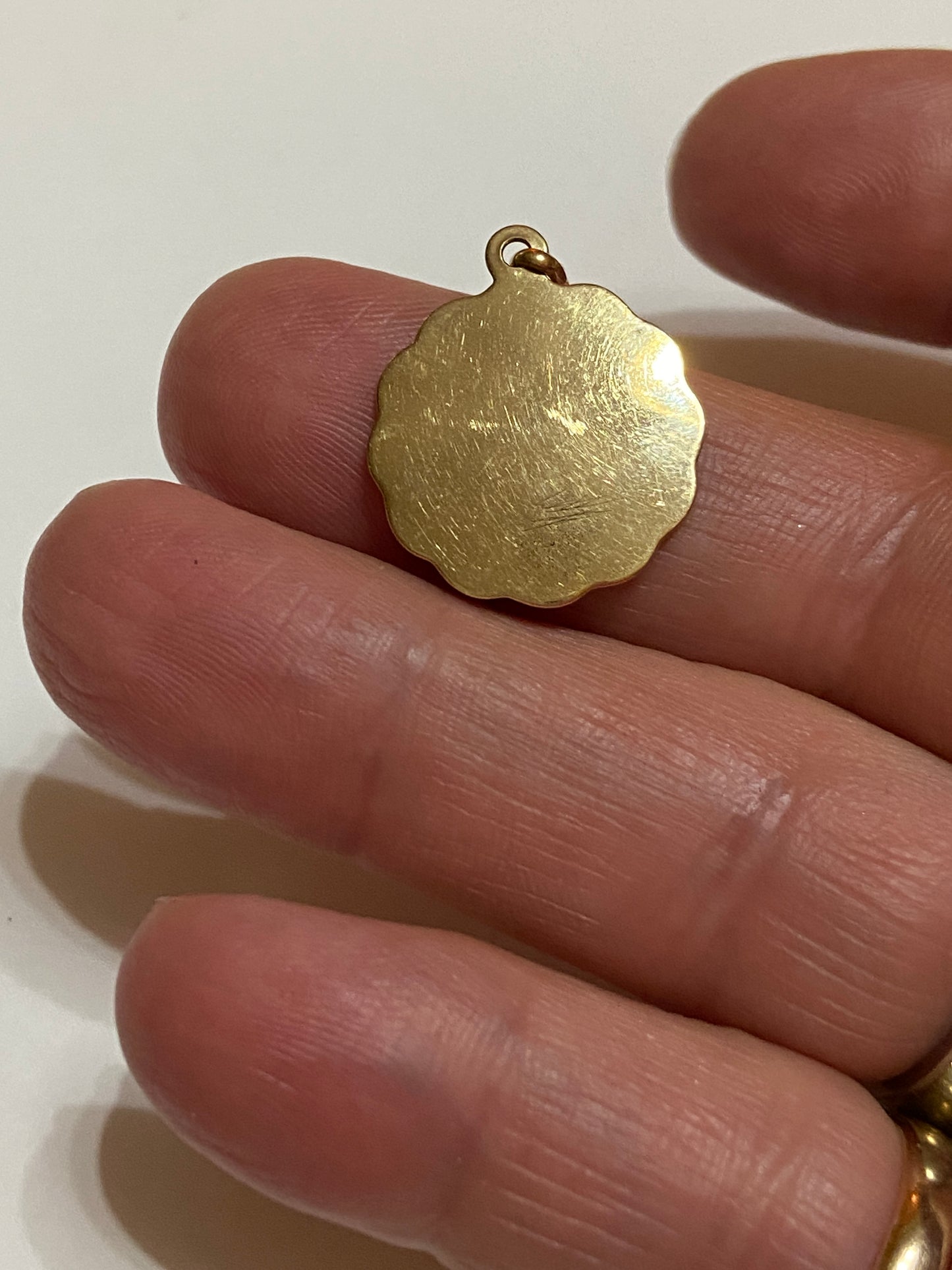 9ct vintage madonna / Mary pendant charm