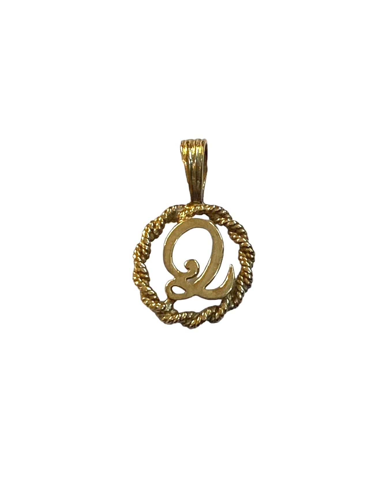 9ct vintage / pre owned initial Q