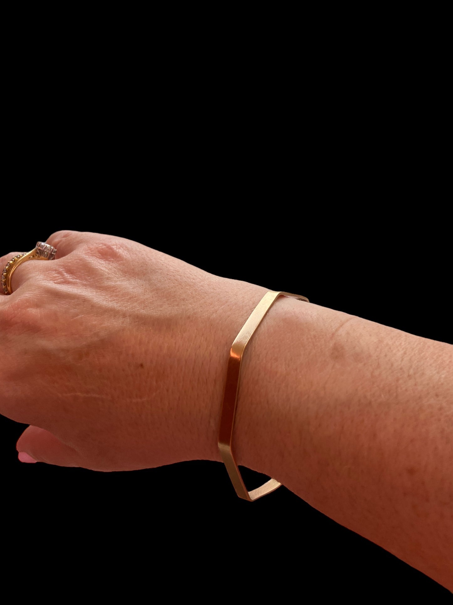 9ct yellow gold vintage Oc tagonal bangle 9.2g 7 inches diameter