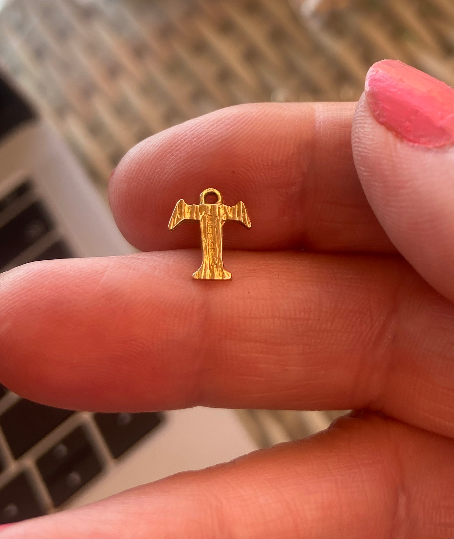 9ct pre owned initial "T"