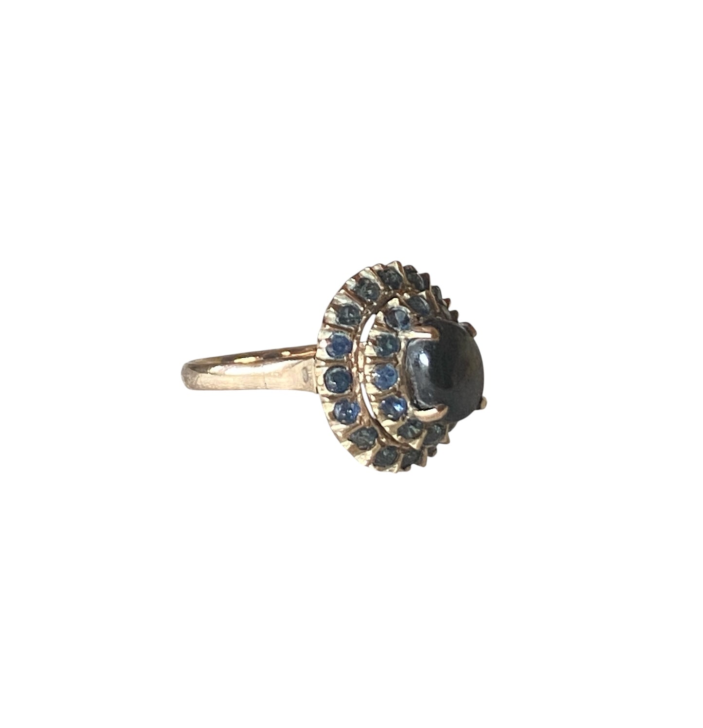 18ct vintage ring, hematite and saphhire. ting size O 1/2