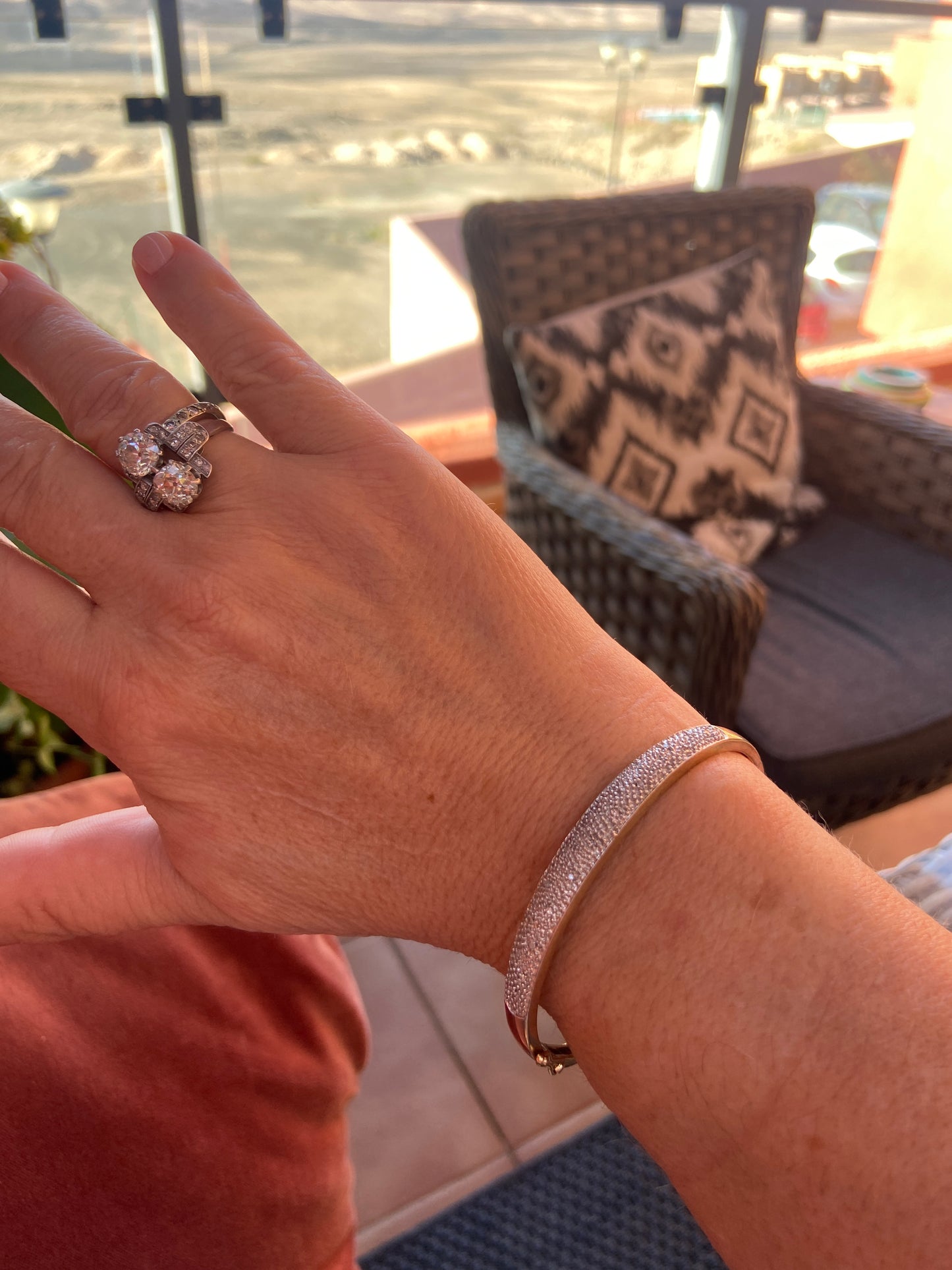 9ct vintage diamond bangle. illusion set 11.g
