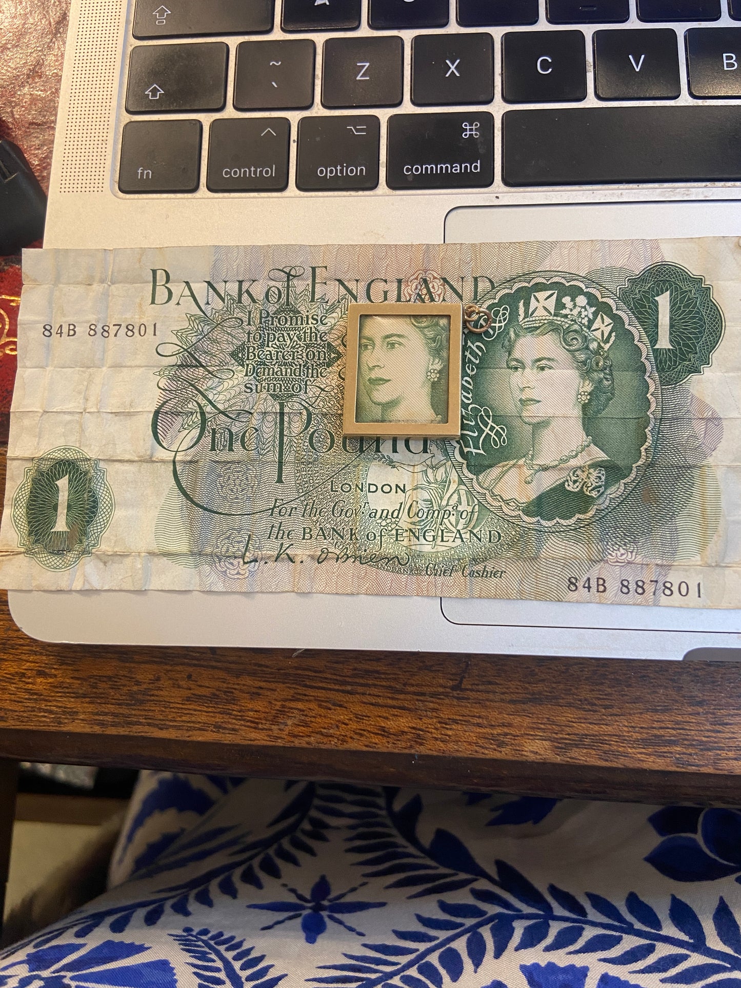 9ct vintage one pound note pendant charm circa 1963 by Fm