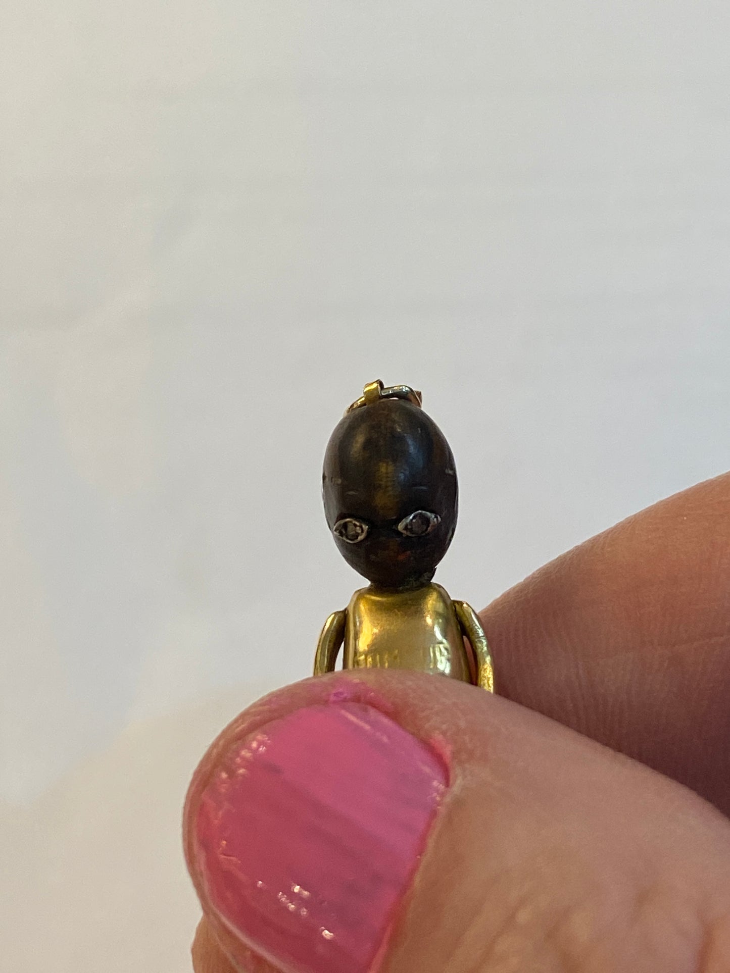 15ct rare WW1 charm fumsup / touchwood with diamond chip eyes