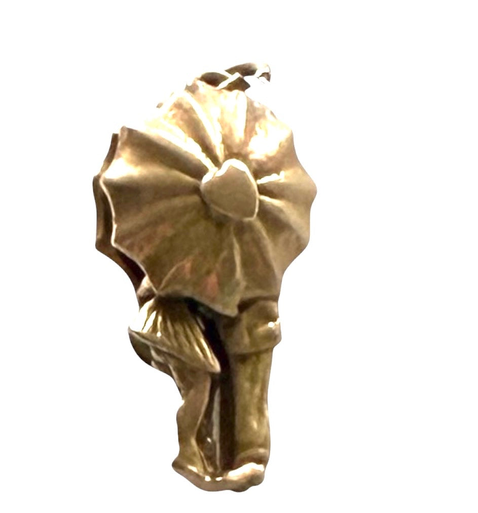 9ct vintage kissing couple charm circa 1962 by G&H 2.64g
