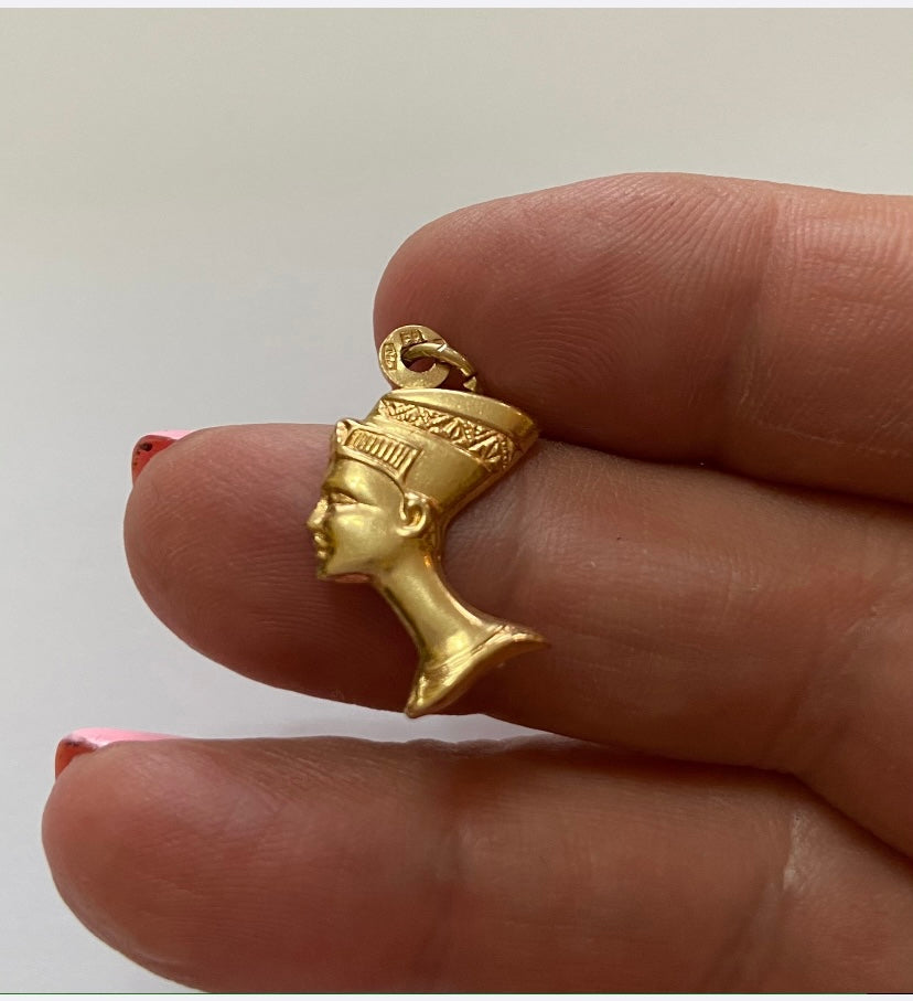 18ct Nefertiti pendant charm