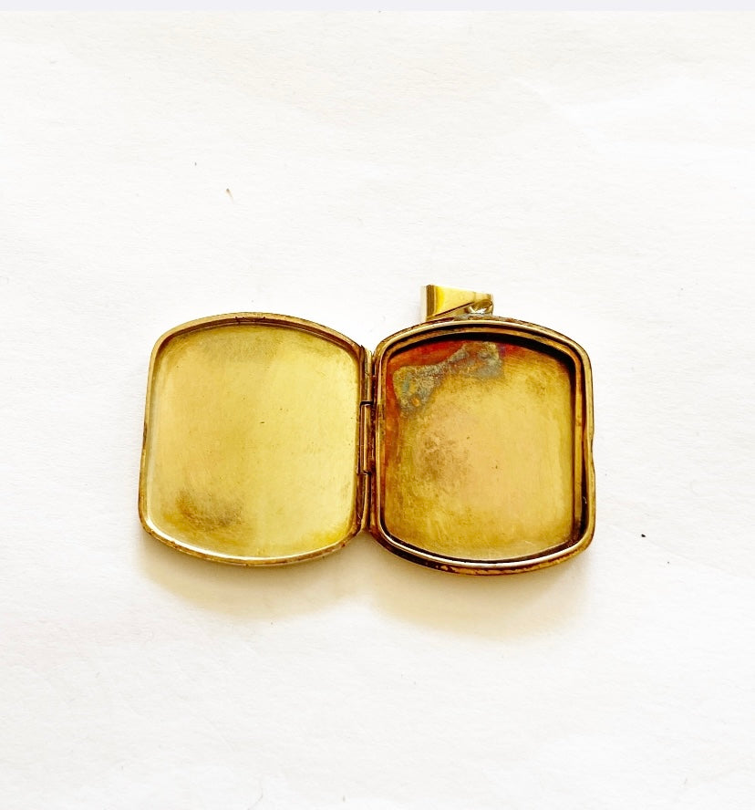 9ct vintage locket square in design circa 1994 7.3g