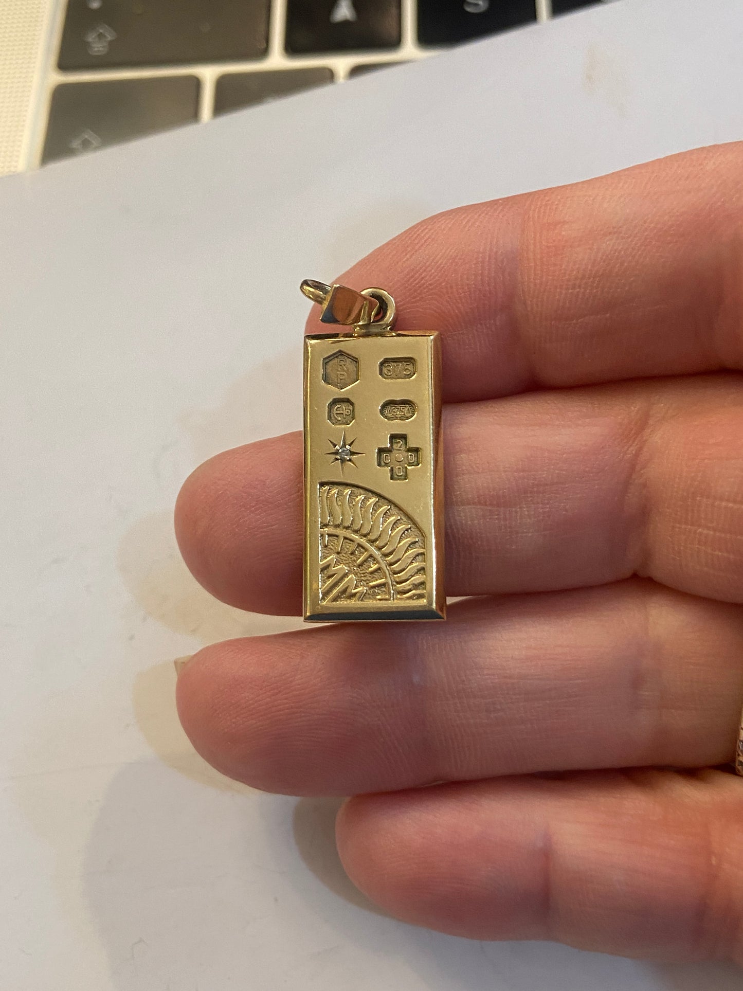 9ct limited edition ingot circa 2000. 8g pendant / charm