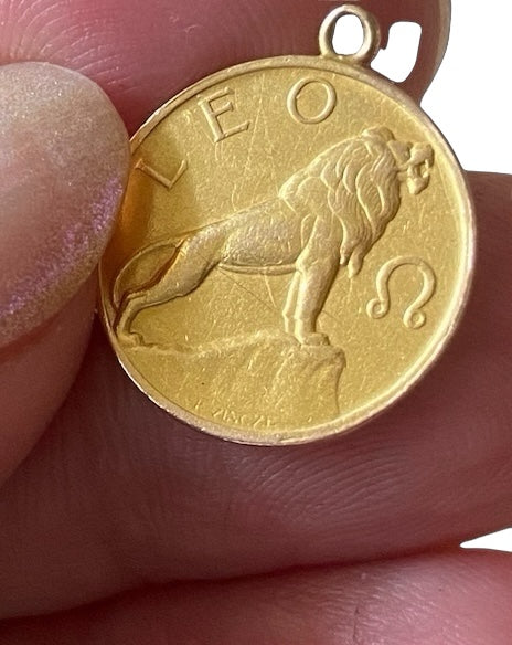 9ct vintage Leo charm / pendant. By P. Vincze circa 1975 2.3 grams