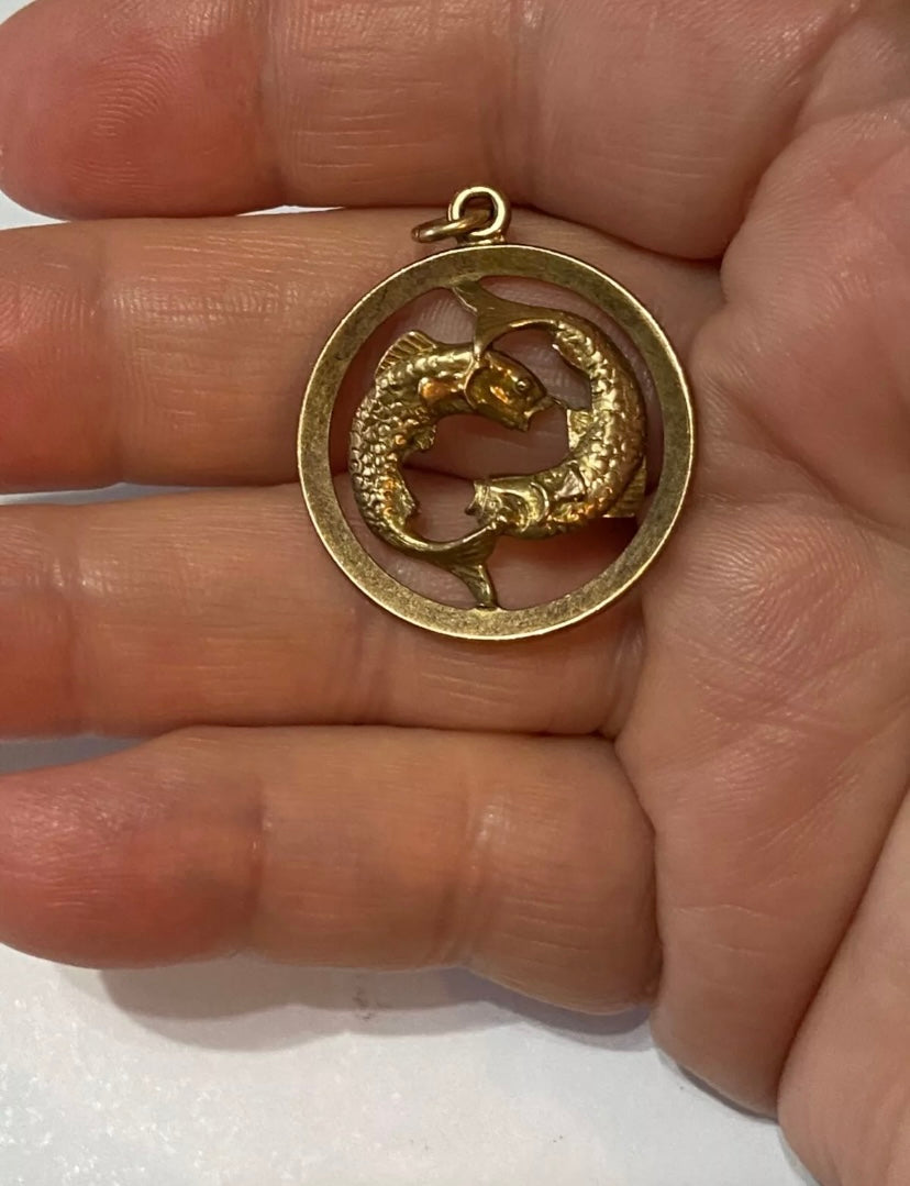 9CT VINTAGE LARGE PISCES PENDANT CHARM CIRCA 1978