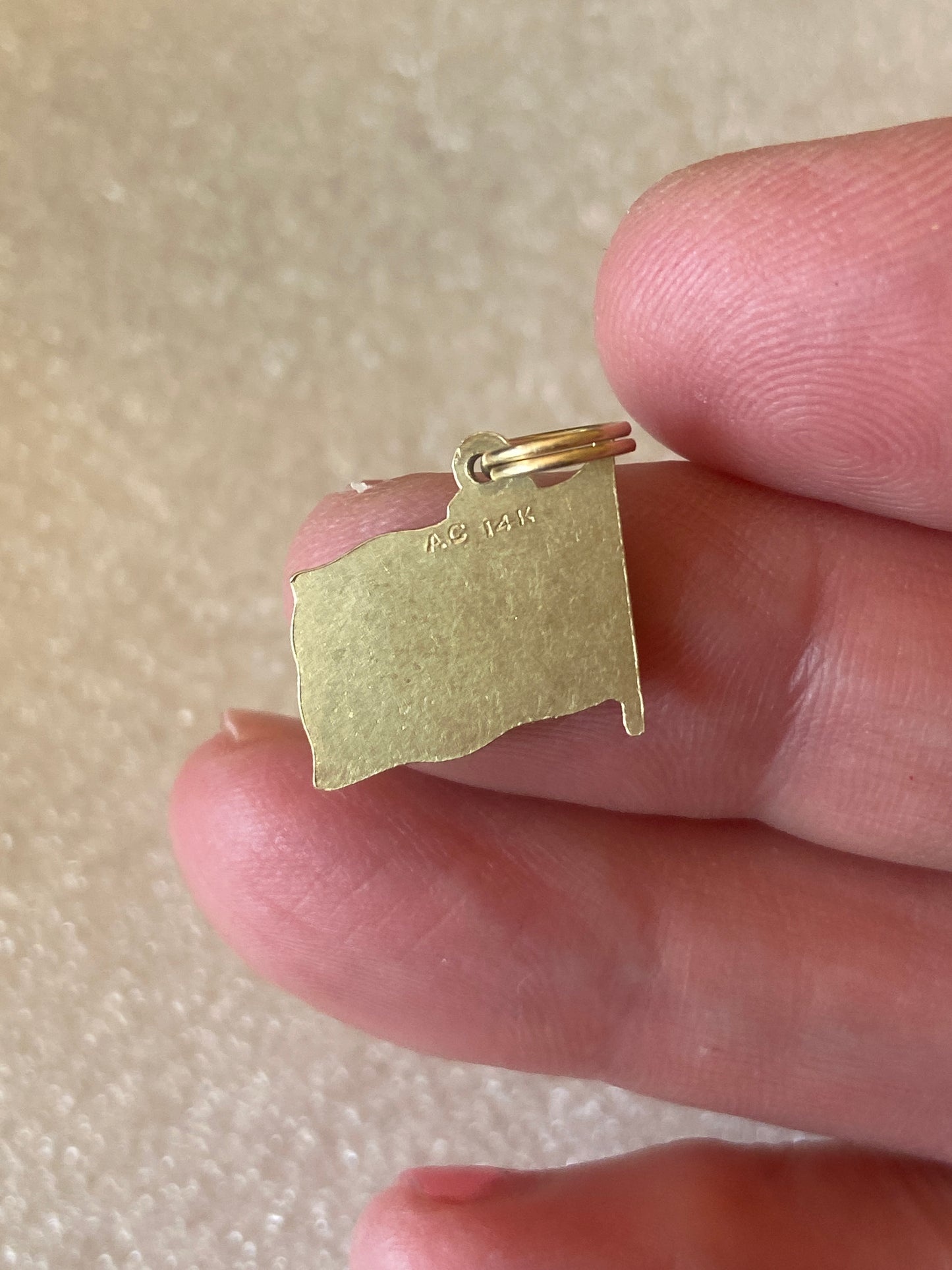 14ct American flag charm / pendant. enamelled. 1.7g