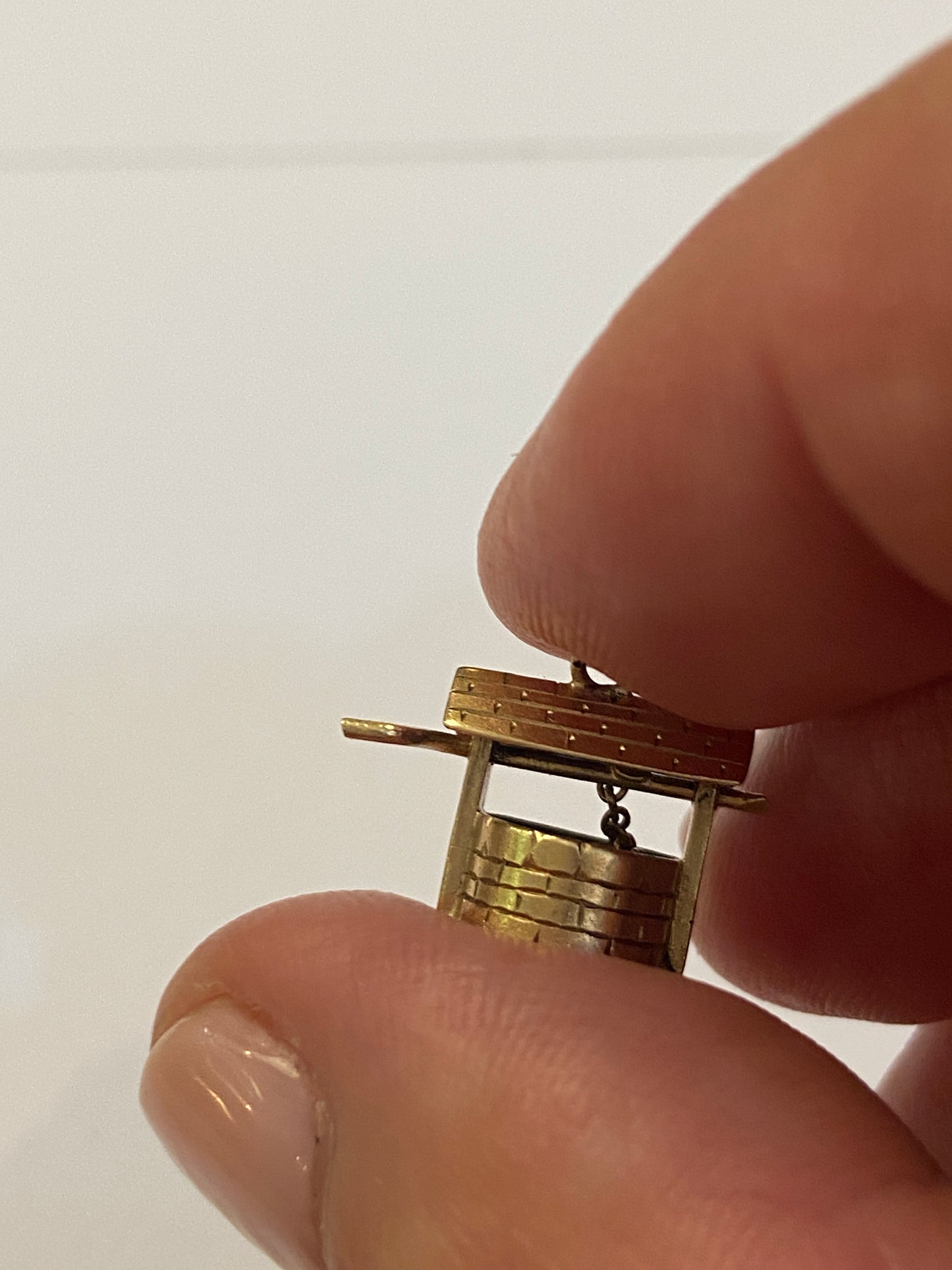 9ct vintage wishing well charm, articulated circa 1949