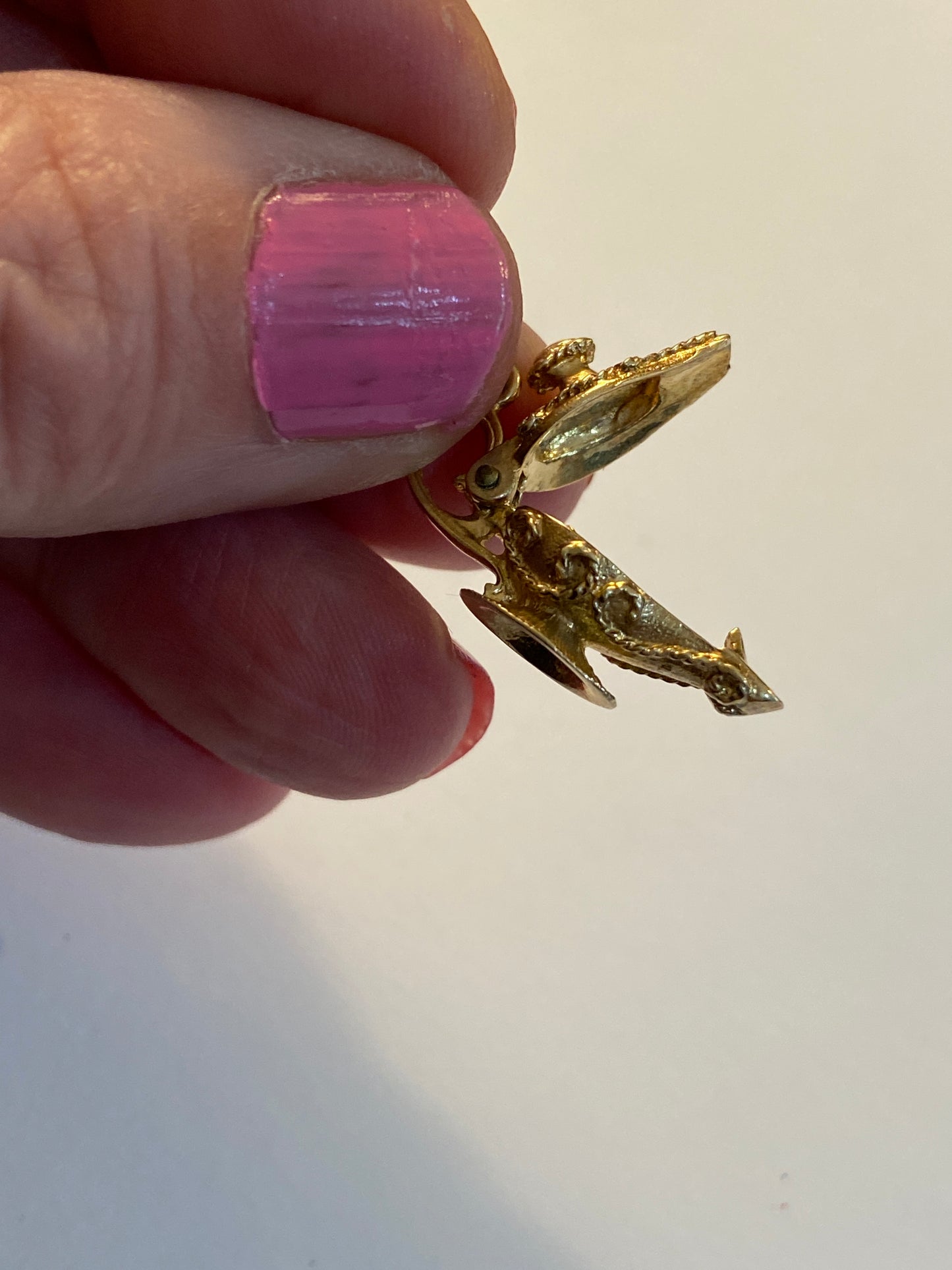 9ct vintage genie / Aladdin lamp with genie inside circa 1978