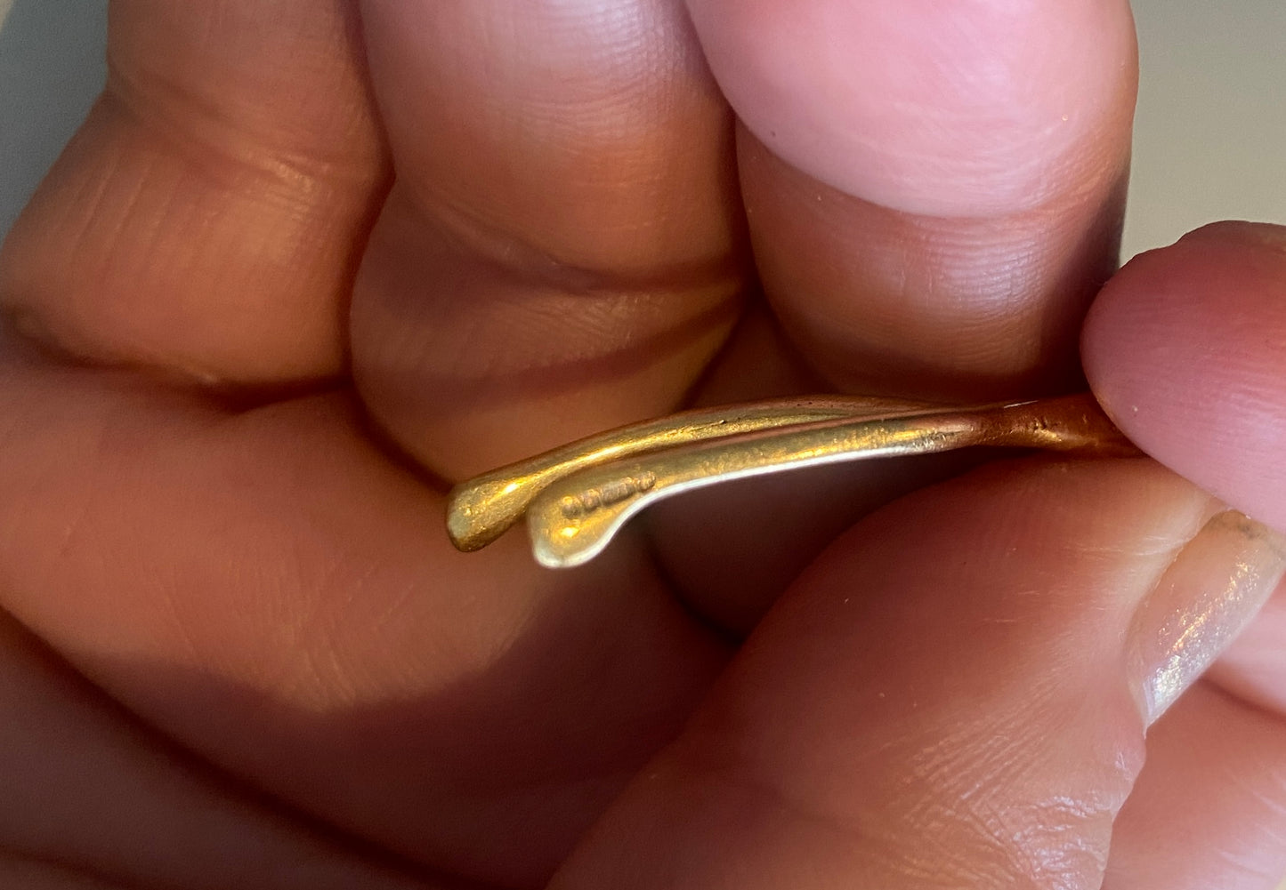 9ct vintage wishbone charm. circa 1958