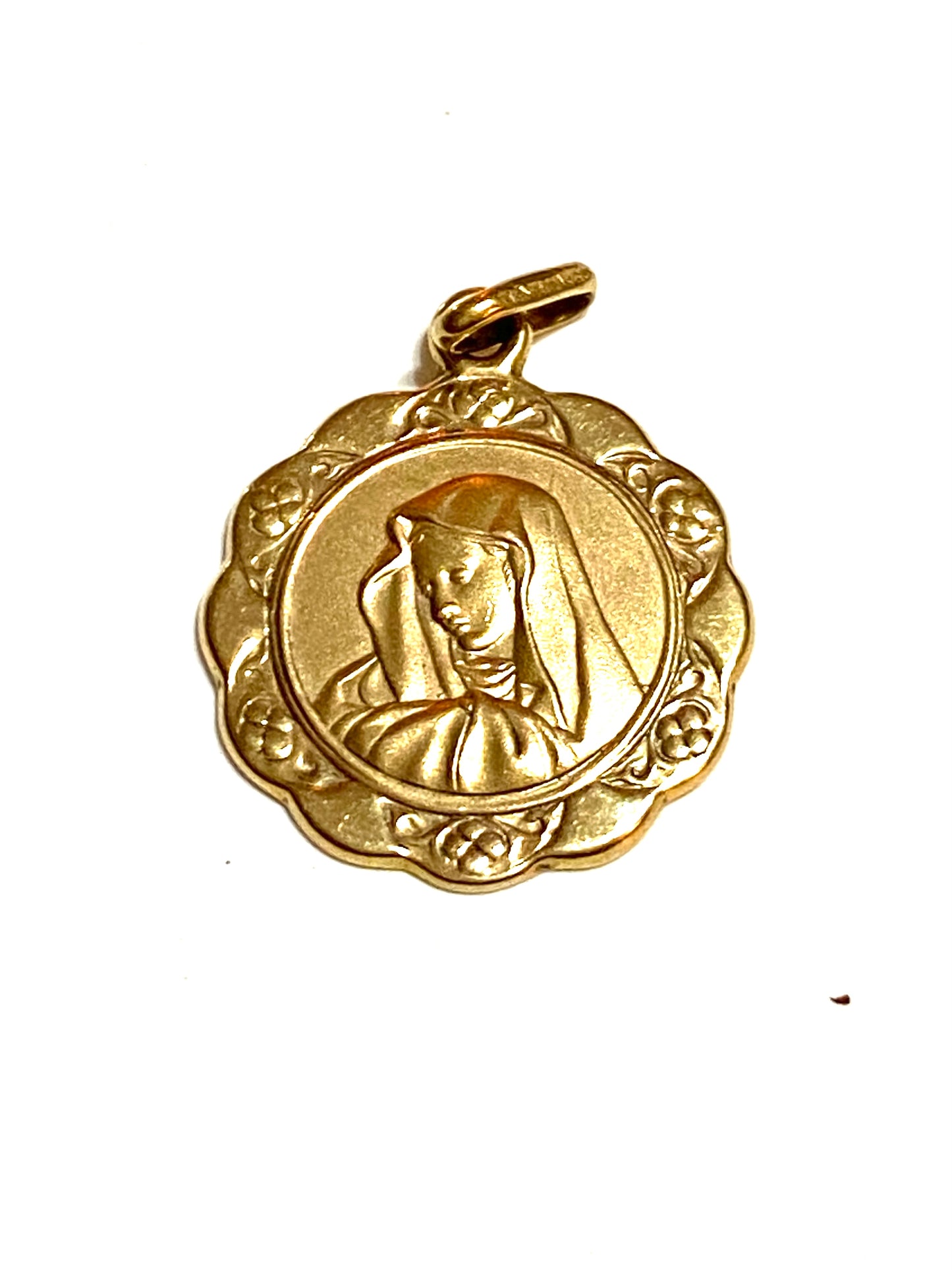 9ct vintage madonna / Mary pendant charm