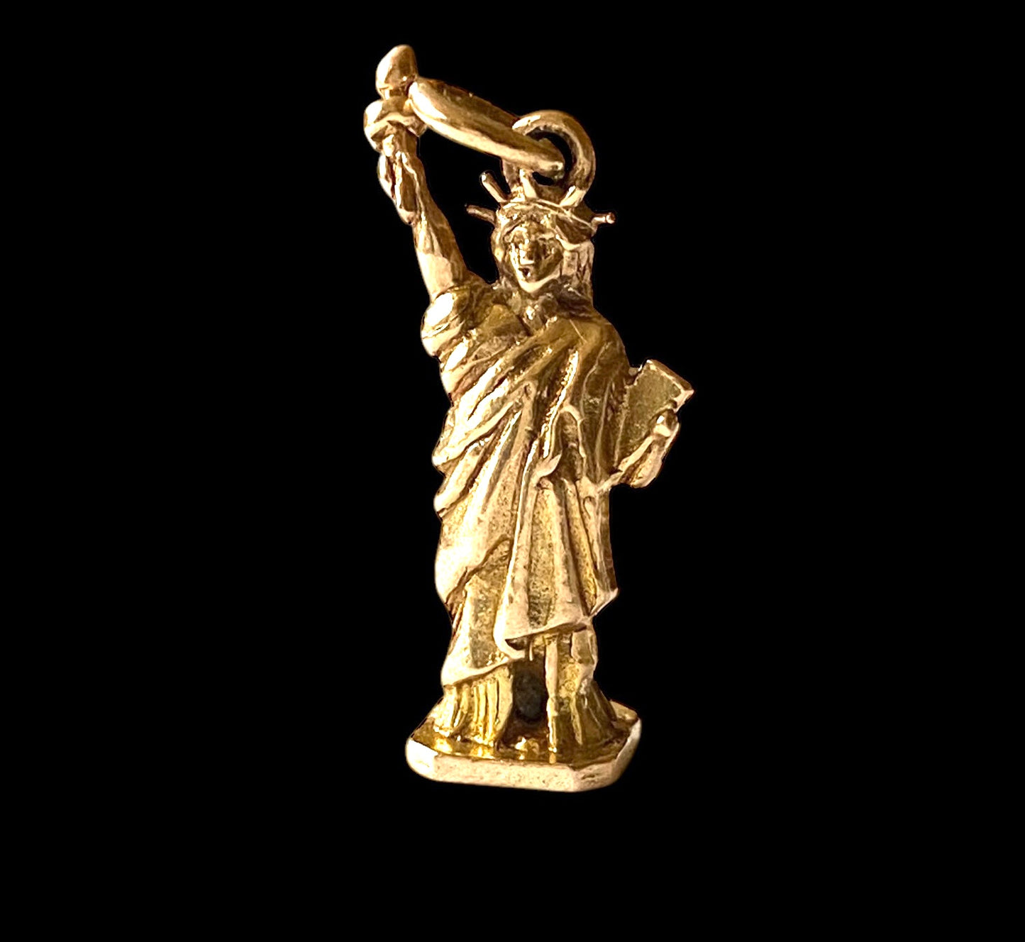 9ct vintage statute of liberty charm circa 1959
