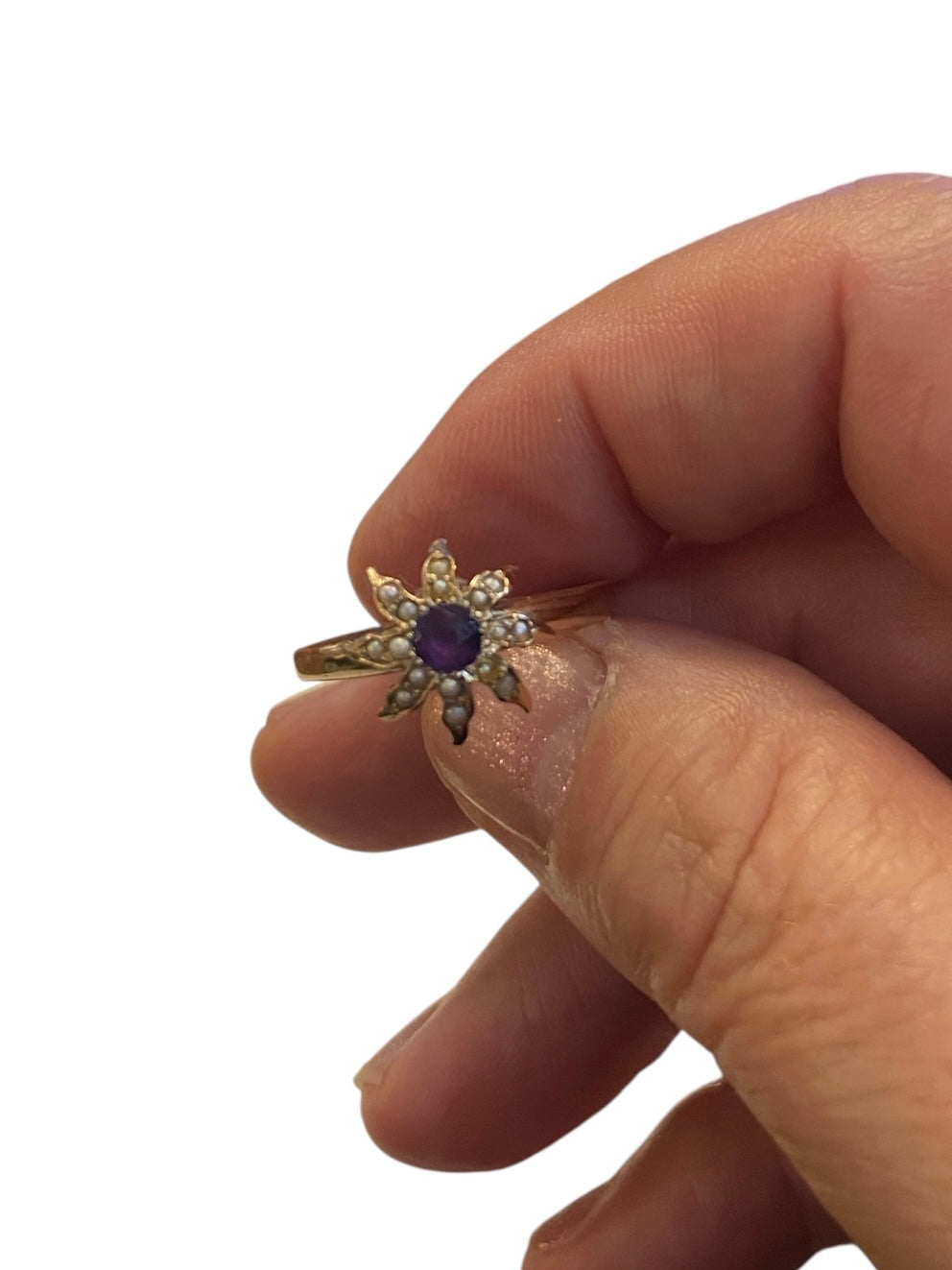 9ct vintage star / flower shape ring. amethyst and seed pearls ring size R 1/2