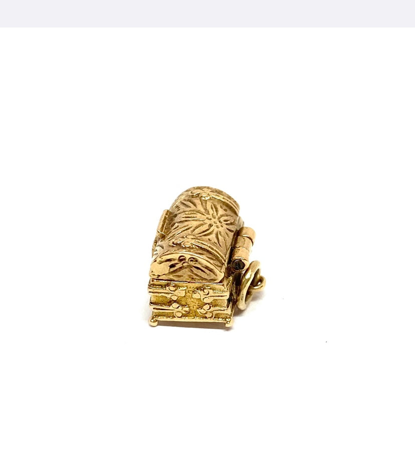 9ct 375 vintage gold treasure chest charm opening