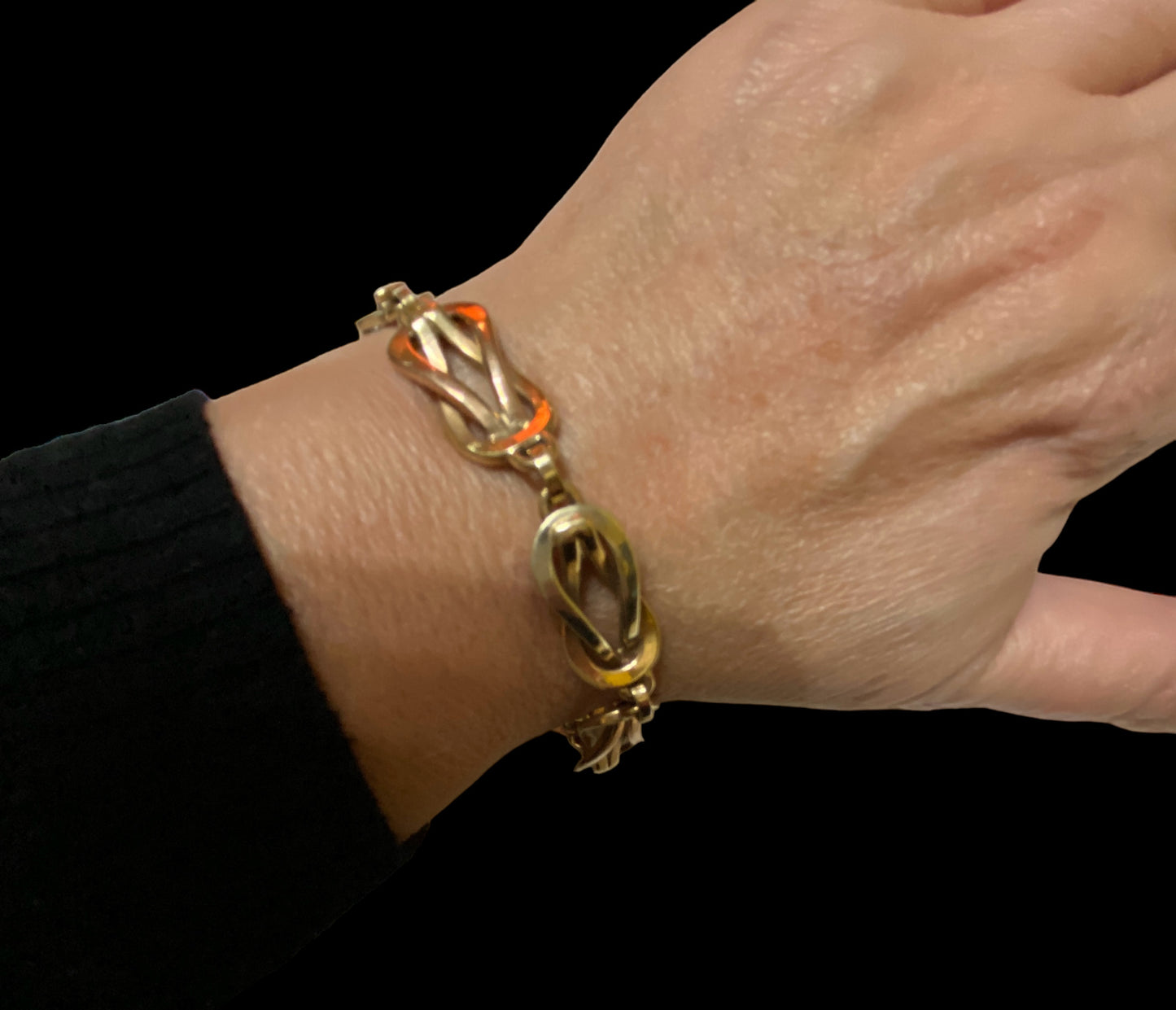 9ct vintage ornate and heavy bracelet, three colour gold