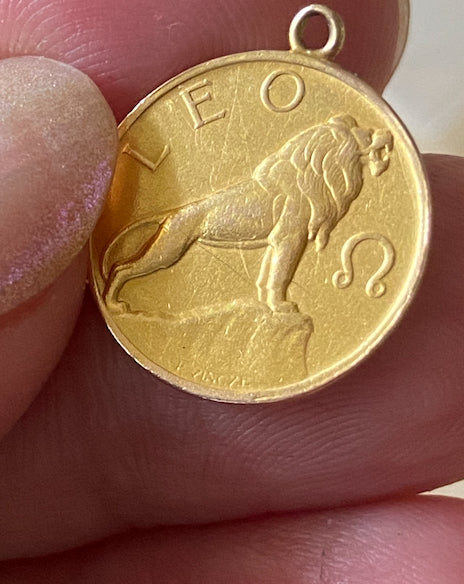 9ct vintage Leo charm / pendant. By P. Vincze circa 1975 2.3 grams