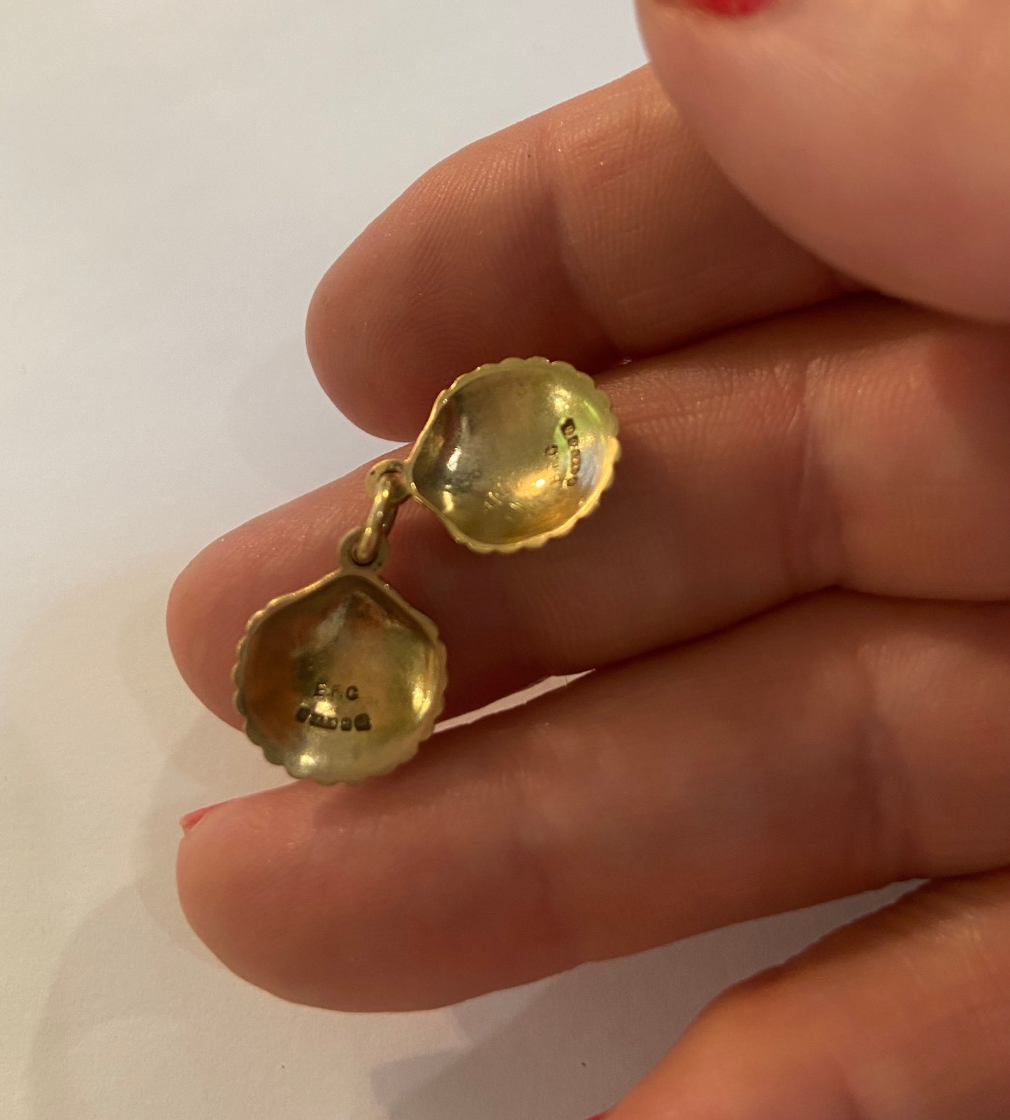 9ct 375 vintage gold shell charm circa 1957