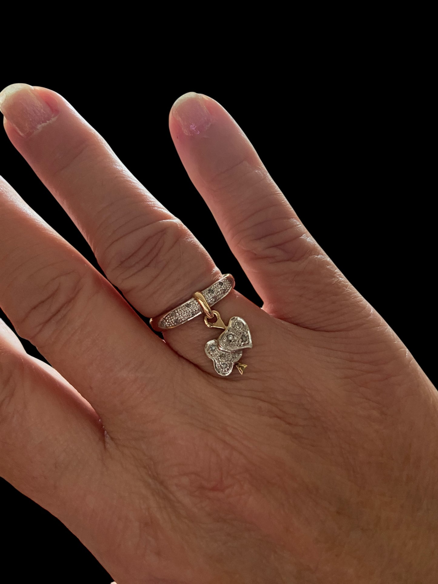 9ct vintage charm ring with heart and clover charm size M 1/2