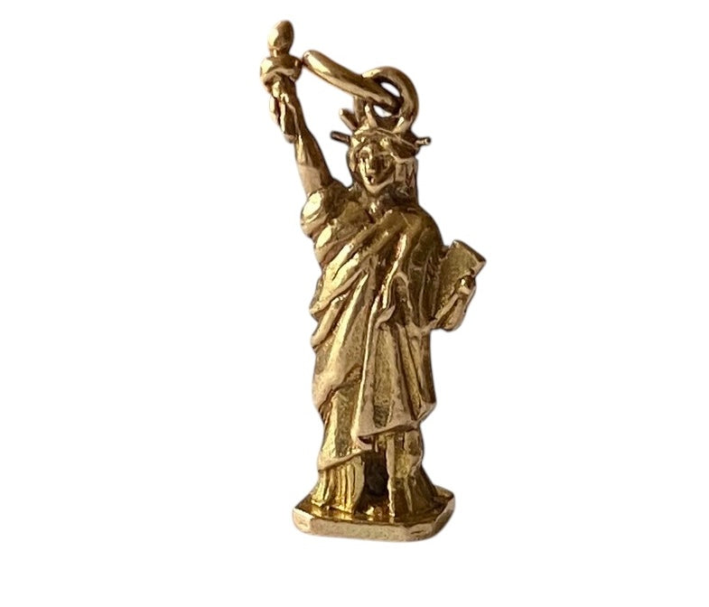 9ct vintage statute of liberty charm circa 1959