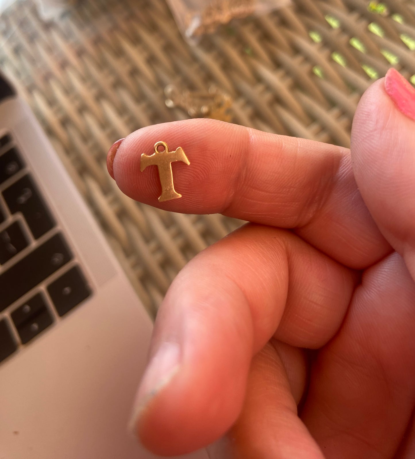 9ct pre owned initial "T"