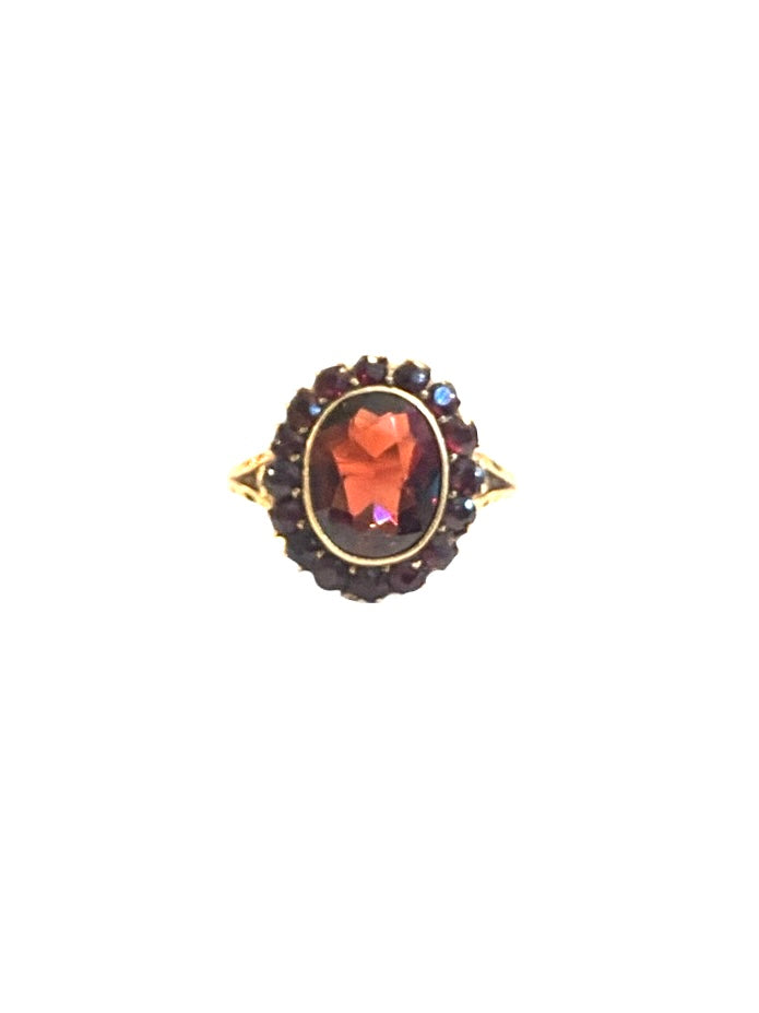 9ct vintage cocktail ring with red stone. ring size L