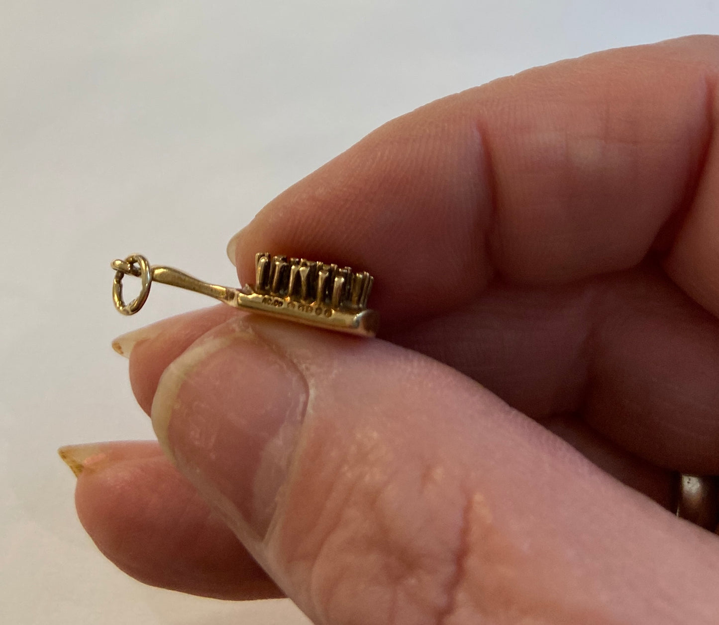 9ct vintage brush charm circa 1976 by ACCo