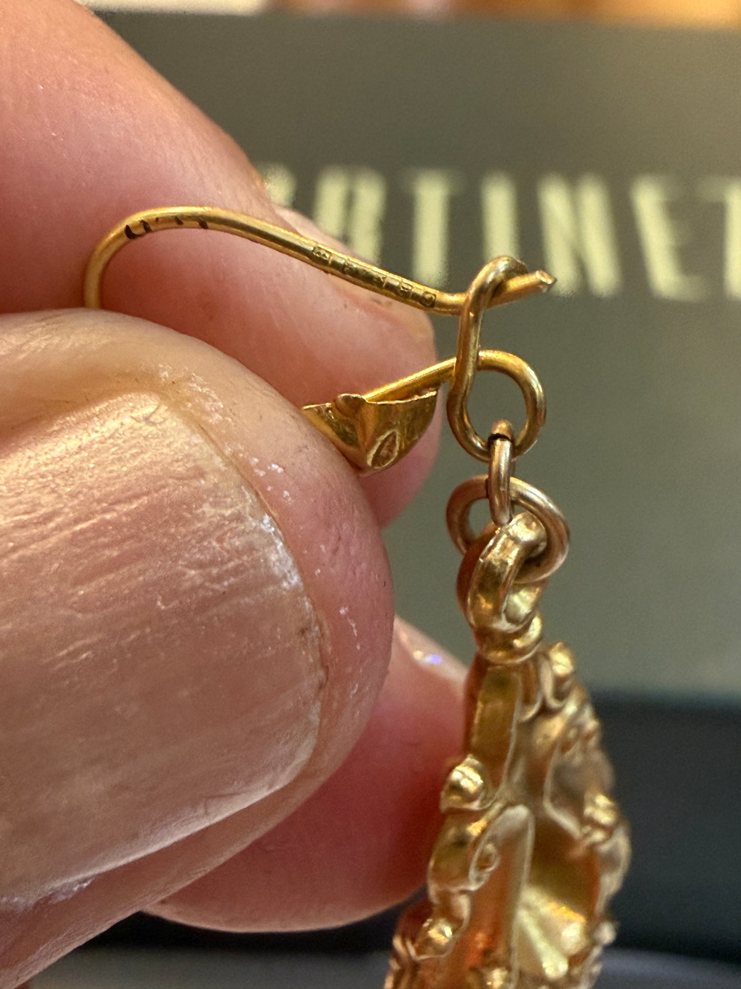 9ct victorian style drop earrings, vintage earrings circa 1978 London 2.33g. Hollow