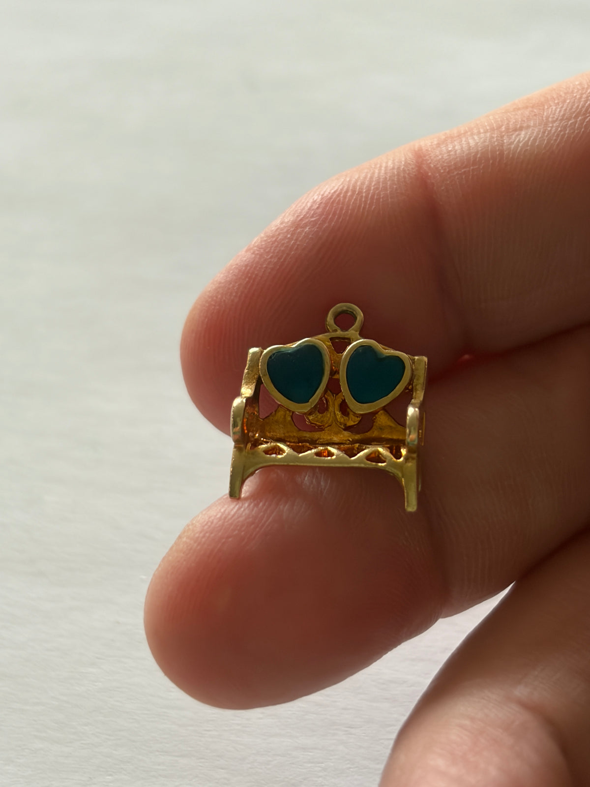 9ct vintage bench charm with tow hearts. circa 1977 1.89g by RP