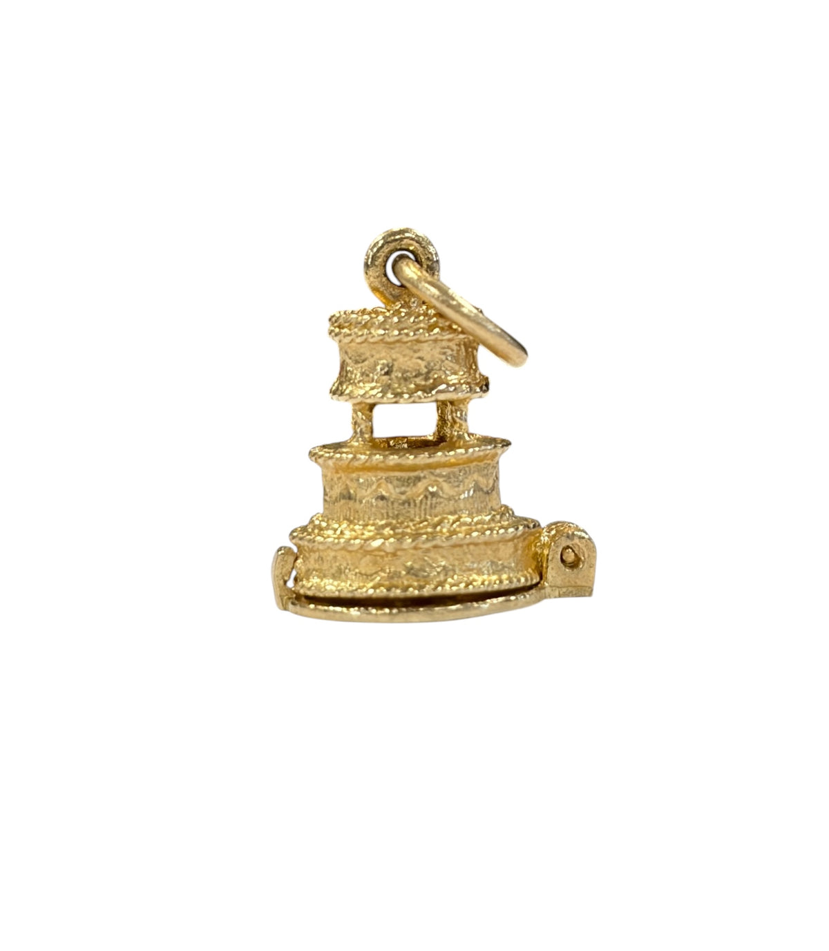 9ct vintage wedding cake charm, opening with couple inside. 3.2g