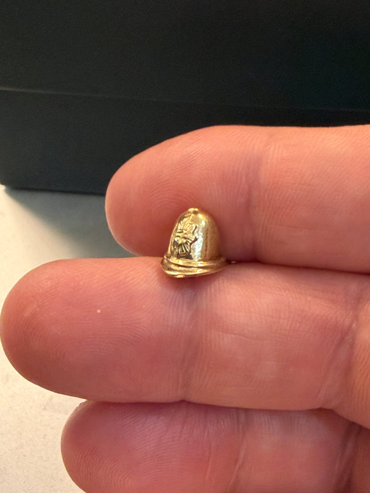 9ct vintage police helmet charm .0.8g very small