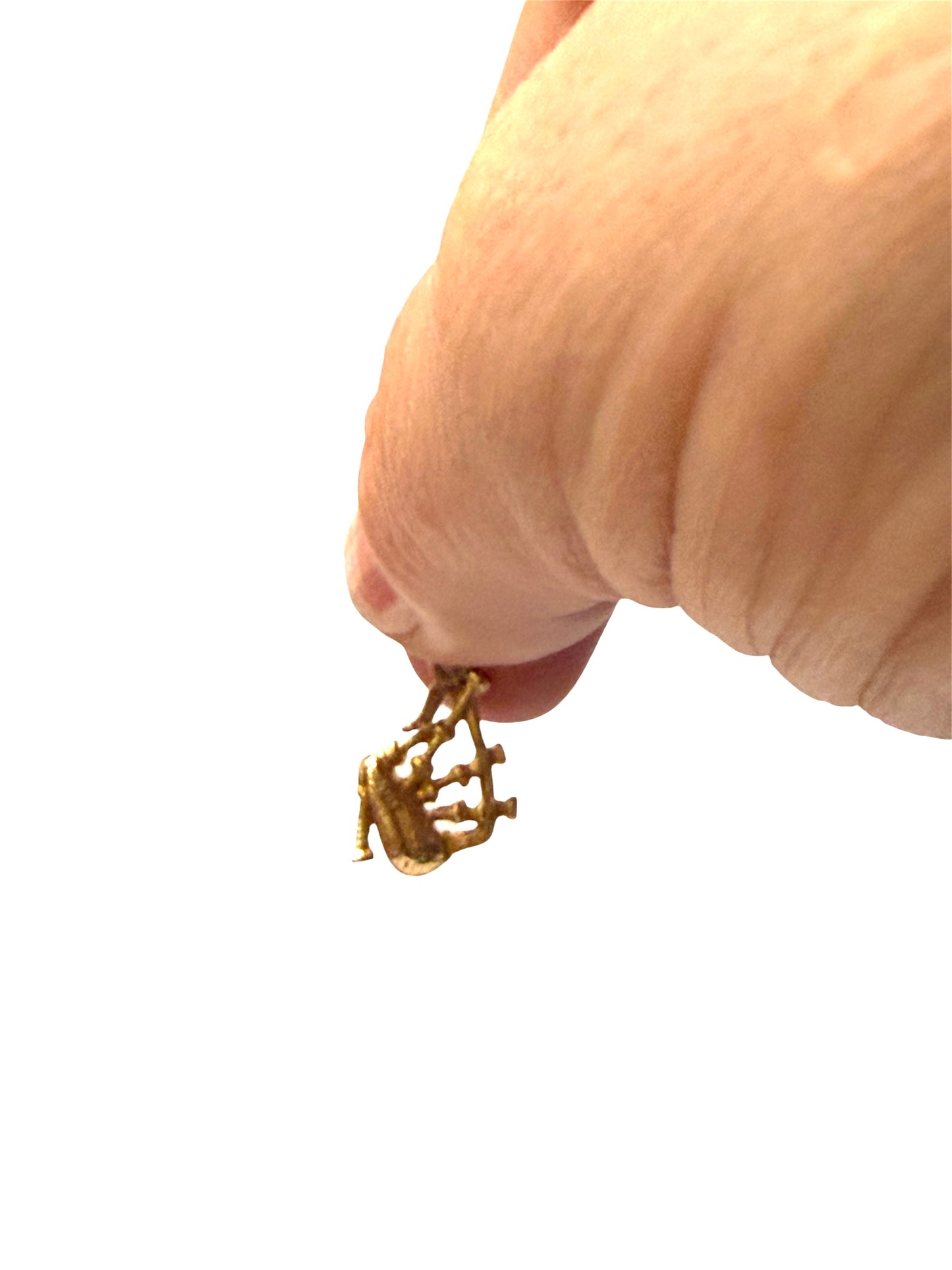 9ct vintage bagpipe charm circa 1963 1.94G