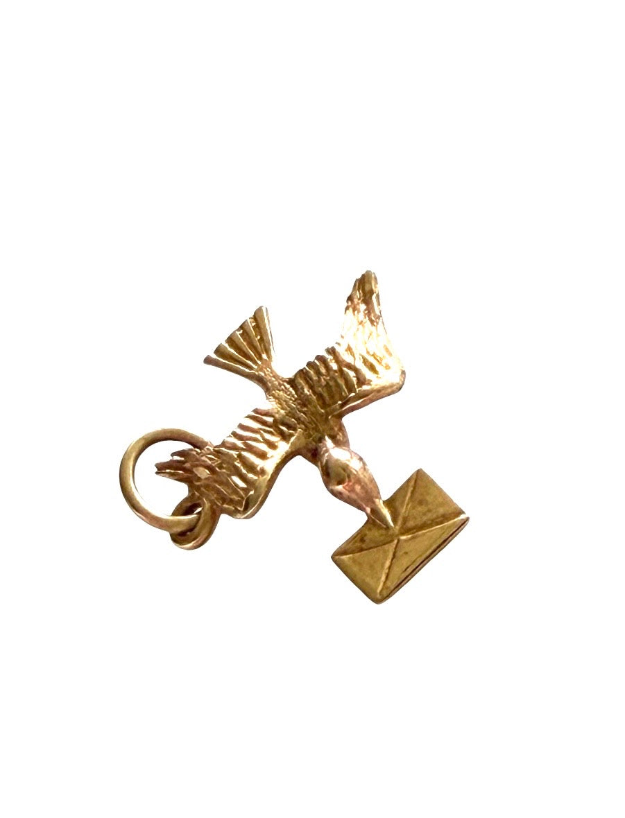 9ct vintage dove with letter charm 1.22g