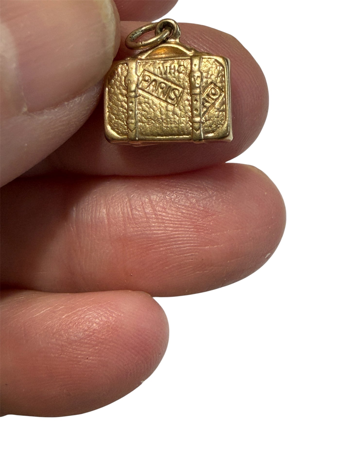 9ct vintage suitcase charm, circa 1960 by WHC 0.72g