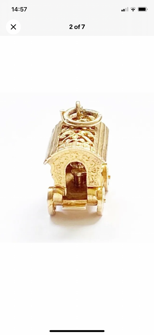 9ct 375 vintage gold opening caravan signed 'nuvo'