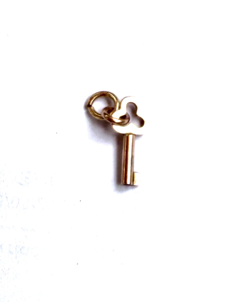 9ct vintage key charm TINY !!!!! rose gold 0.59g