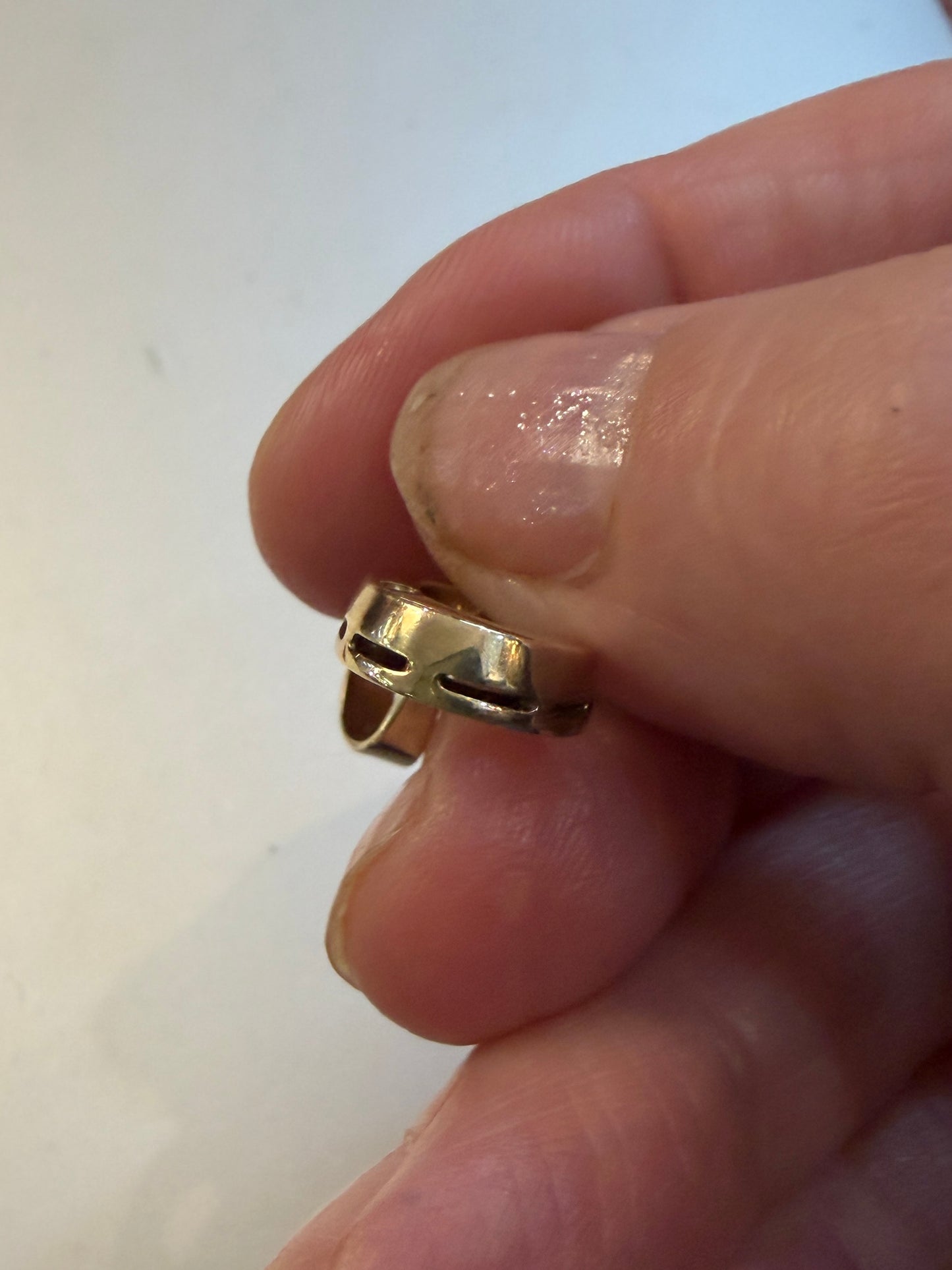 9ct vintage initial C charm with a small diamond 1.9g