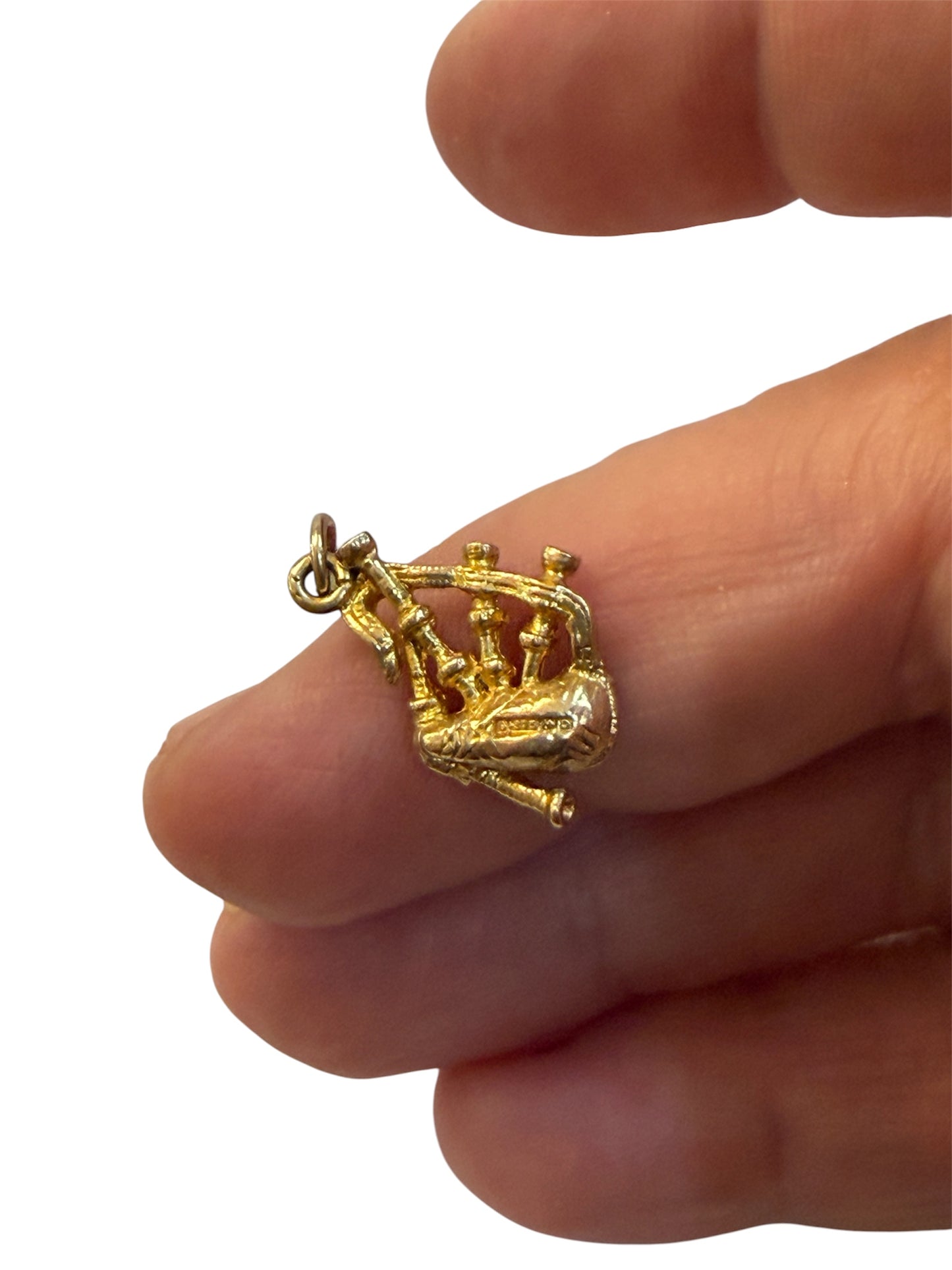 9ct vintage bagpipe charm circa 1963 1.94G