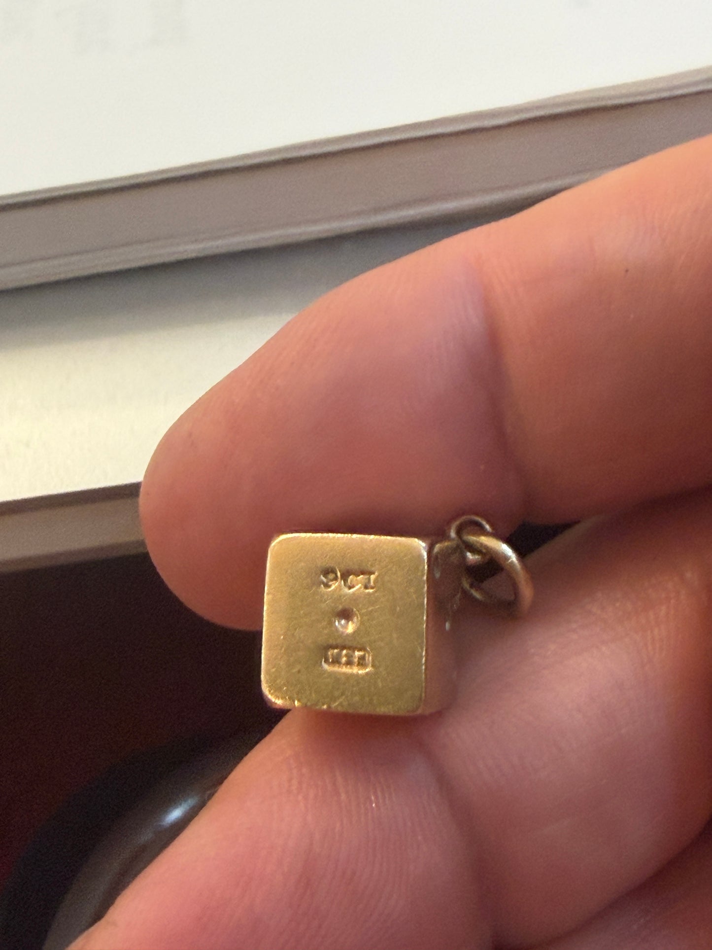 9ct vintage dice charm / pendant. heavy dice charm 7.8g