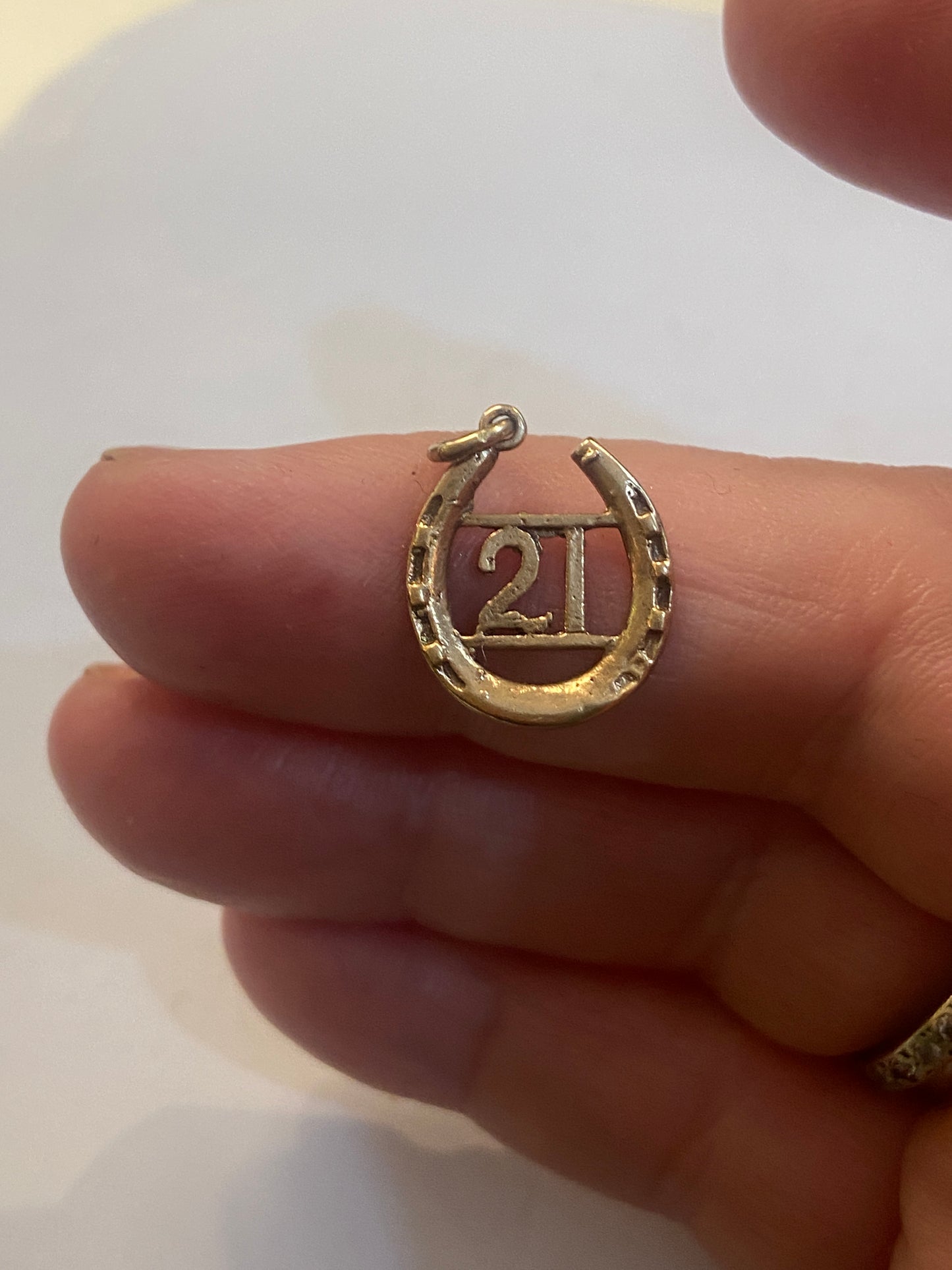 9ct vintage 21 in a horse shoe charm / pendant circa 1986 by ppld